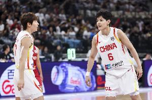 ️探长：点名表扬杨舒予9个篮板 王思雨+杨力维共16助攻1失误