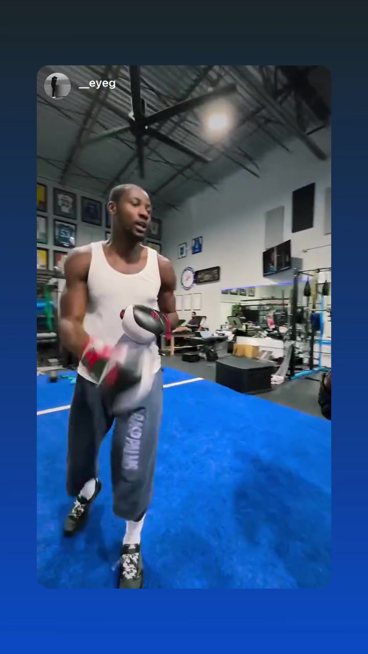 防一手追梦！库明加继续晒训练 但今天练的是拳击