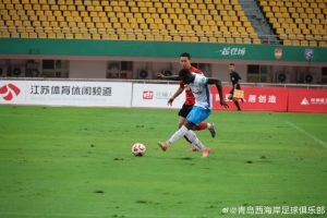 热身赛-青岛西海岸俱乐部4-1击败成都蓉城，戴维森梅开二度